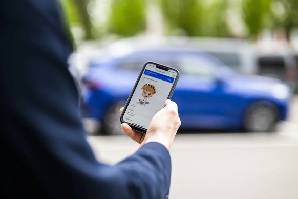 Der Fahrausweis auf dem Handy: Sagt die Stimmbevölkerung Ja zur E-ID, soll das schon bald Realität werden.