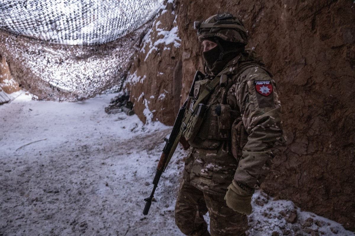 epa11905251 A member of the Joint Assault Brigade 'Lyut' of the Ukrainian National Police at their artillery position on the Toretsk front line, Donbas, Ukraine, 18 February 2025. At this po ...