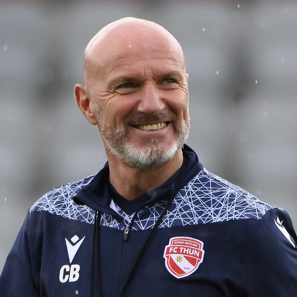 Thuns Cheftrainer Carlos Bernegger beim ersten Training der FC Thun, in der Stockhorn Arena in Thun, am Dienstag, 22. Juni 2021. (KEYSTONE/Anthony Anex)