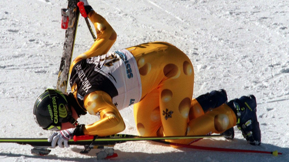 Bruno Kernen of Switzerland kisses the ground after winning the gold medal in the men's downhill at the World Alpine Ski Championships in Sestriere Saturday February 8, 1997. (KEYSTONE/AP Photo/R ...