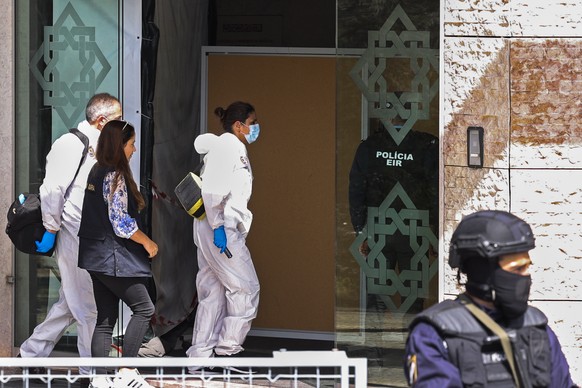 epa10546962 Crime scene investigators arrive at the Ismaili Center in Lisbon, Portugal, March 28, 2023. Two people were killed at the center in an attack with a melee weapon earlier in the day, police report…