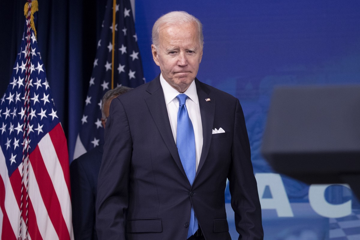 epa10265830 US President Joe Biden arrives to deliver remarks on his administration's approach to fighting Covid-19, before getting his updated Covid-19 vaccine, in the Eisenhower Executive Offic ...