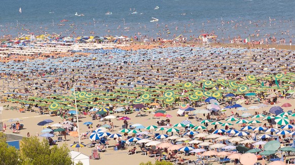 View of the beach with parasols and sun loungers, Lignano Sabbiadoro, Udine, Adriatic Coast, Italy, Europe