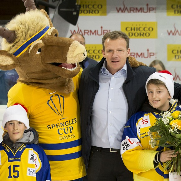 Team Canada&#039;s Matt Ellison, Mascot Hitsch, Biel&#039;s head coach Kevin Schlaepfer and Davos&#039; Alexandre Picard are pictured during the best player ceremony after the game between Switzerland ...