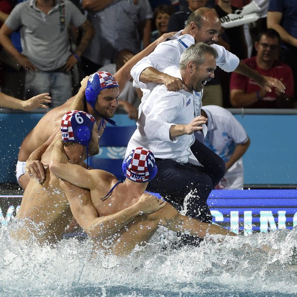 epa06116776 Head coach Ivica Tucak (rear) of Croatia jumps into the water to celebrate with his players after his team won the men&#039;s water polo final match Hungary vs Croatia at the 17th FINA Swi ...