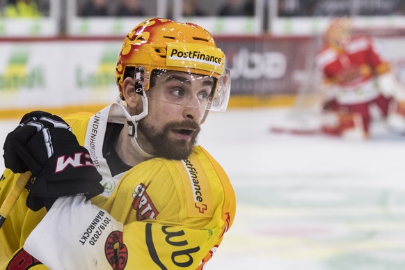 Berns Topscorer Mark Arcobello dreht sich um beim Eishockey Meisterschaftsspiel der National League zwischen dem EHC Biel und dem SC Bern, am Samstag, 15. Februar 2020 in der Tissot Arena in Biel. (PP ...