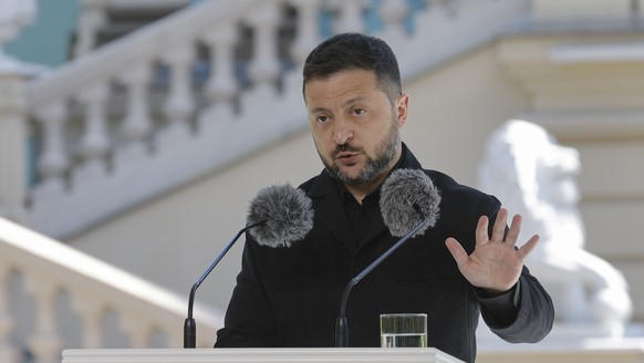 epa13190583 Ukrainian President Volodymyr Zelensky speaks during a joint press conference with President of Estonia Alar Karis (not pictured) at the Mariinsky Palace in Kyiv, Ukraine, 25 August 2026,  ...