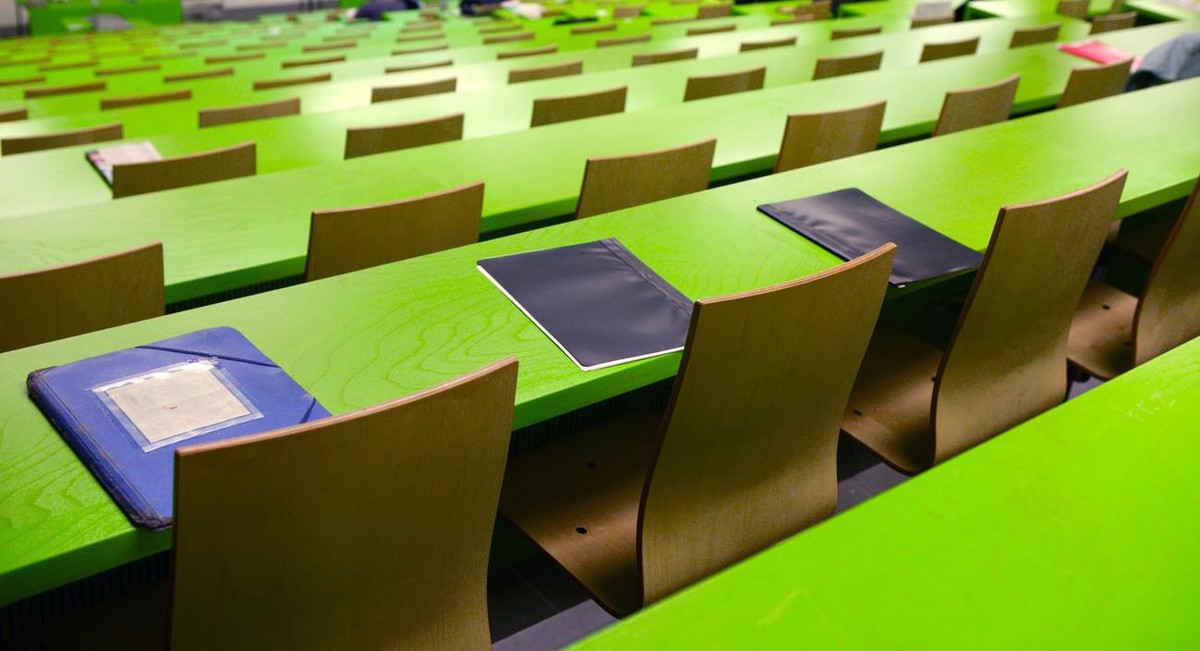 The aisles remain empty during a break between lectures in an auditorium of the University of Zurich, pictured on April 1, 2004 in Zurich, Switzerland. Architects "Gigon und Guyer" designed  ...