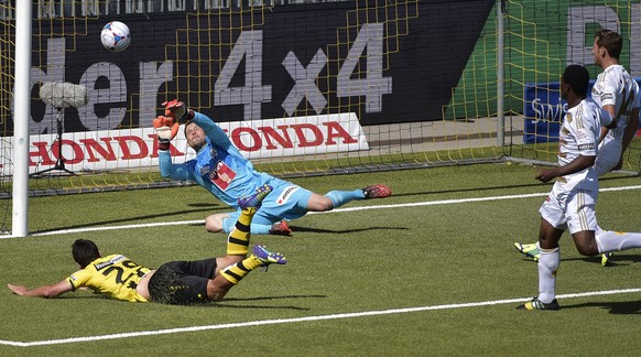 Nuzzolo am Boden, aber erfolgreich: Das 1:0 für YB.