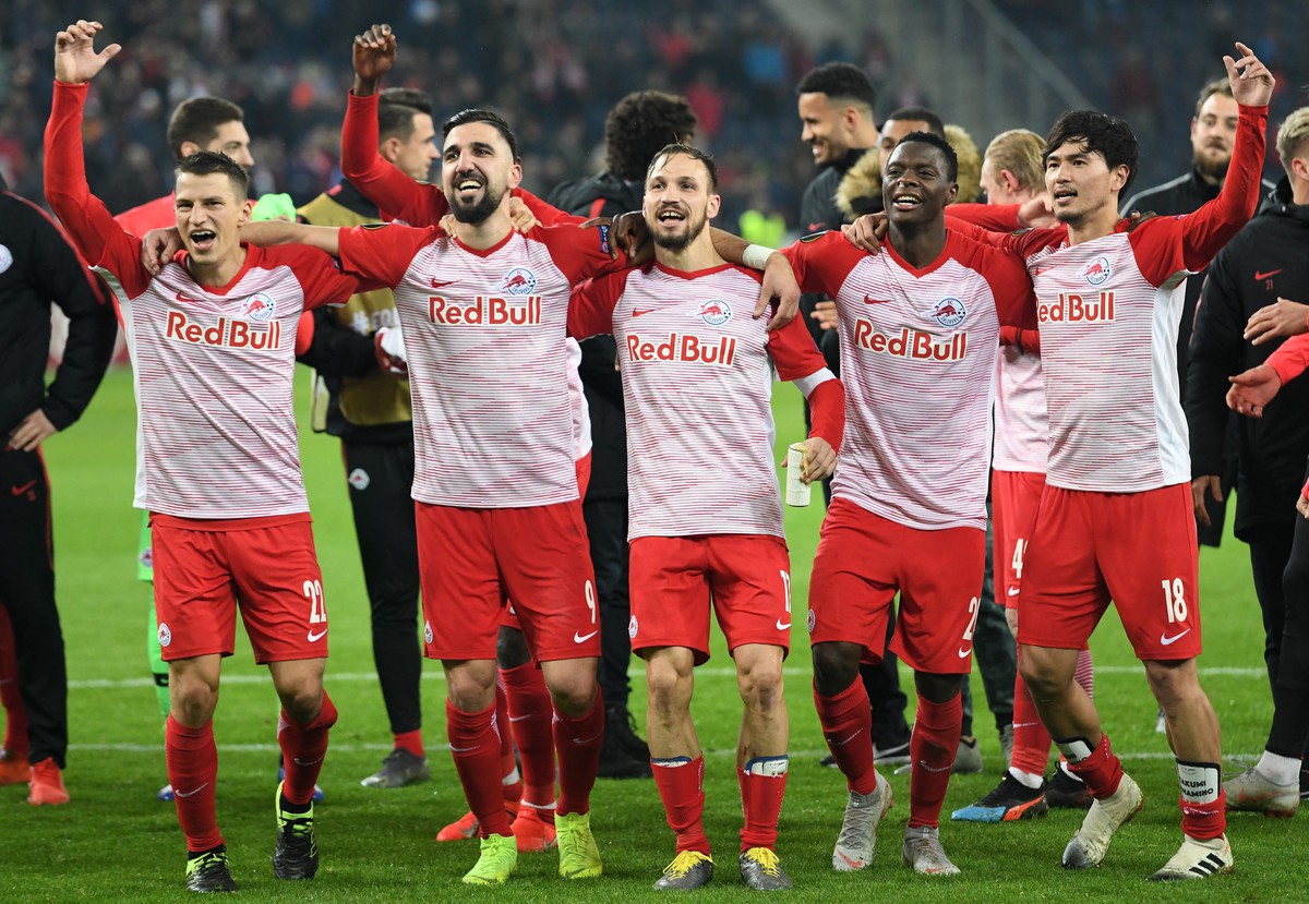 epa07386183 Salzburg's team celebrates after winning the UEFA Europa League round of 32, second leg soccer match between FC Salzburg and Club Brugge in Salzburg, Austria, 21 February 2019. EPA/AN ...