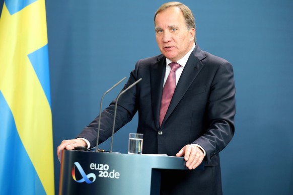 epa08643827 Swedish Prime Minister Stefan Loefven and German Chancellor Angela Merkel (not pictured) give a joint press conference following their meeting in Berlin, Germany, 03 September 2020. EPA/Mi ...