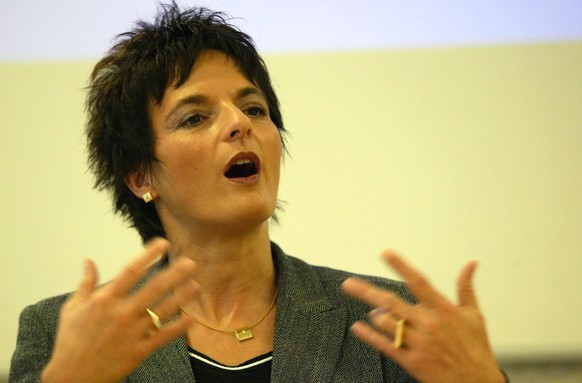 Bundesraetin Ruth Metzler orientiert die Medien anlaesslich einer Pressekonferenz zur Konferenz der Kantonalen Justiz-und Polizeidirektorinnen und -direktoren, welche unter dem Thema &quot;Volksinitia ...