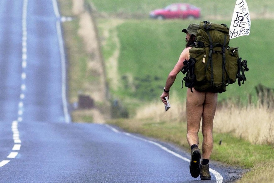 Stephen Peter Gough hatte im Jahr 2003 beschlossen, nackt von Land's End im äussersten Südwesten Englands bis ins gut 1340 Kilometer entfernte John O'Groats an der nordwestlichen Spitze von Schottland ...