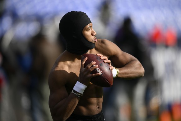 Baltimore Ravens cornerback Marlon Humphrey warms up shirtless before an NFL football game against the Atlanta Falcons, Saturday, Dec. 24, 2022, in Baltimore. (AP Photo/Nick Wass)