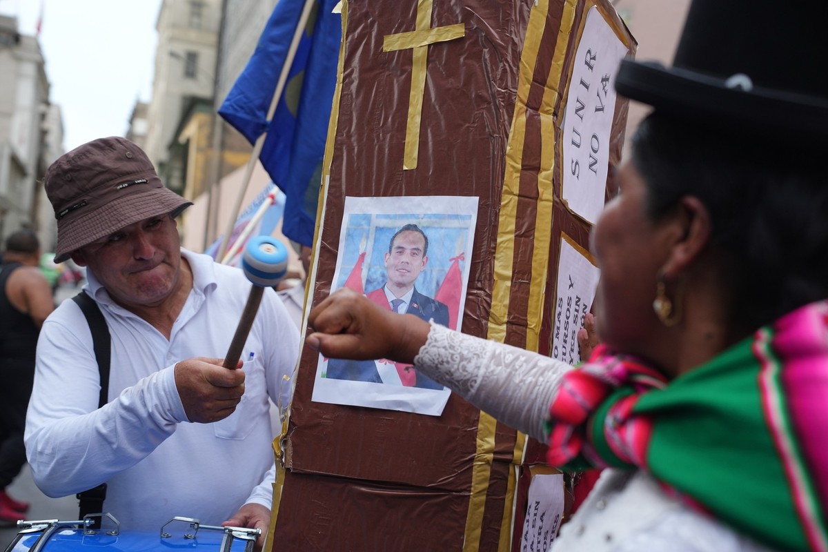 Demonstrators celebrate after learning Congress voted to remove interim President Jose Jeri as he faces corruption allegations, outside the site where lawmakers met in Lima, Peru, Tuesday, Feb. 17, 20 ...