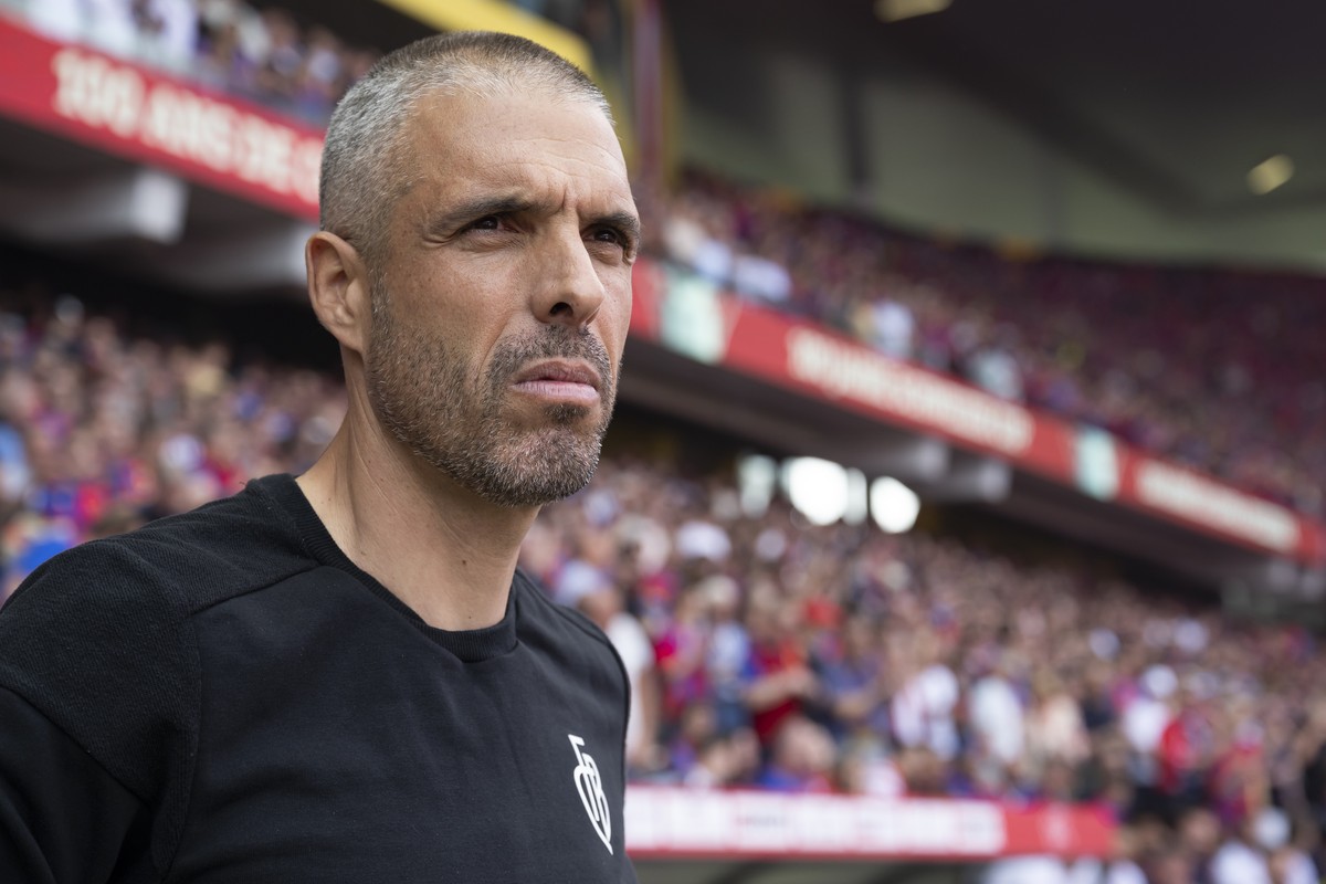 Trainer Fabio Celestini (FCB) kurz vor dem 100. Schweizer Fussball Cup Final zwischen dem FC Biel-Bienne und FC Basel, am Sonntag, 1. Juni 2025, im Stadion Wankdorf in Bern. (KEYSTONE/Anthony Anex)