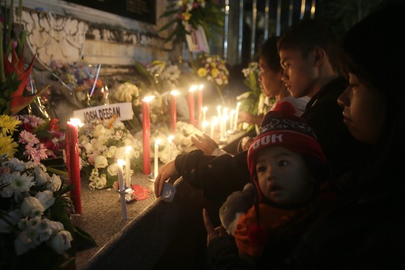 epa04974787 Relatives of 2002 Bali bomb victim light candles infront of the 2002 Bali Bombing memorial Monument in Kuta, Bali, Indonesia, 12 October 2015. The 12 October 2002 terrorist attacks in Kuta ...