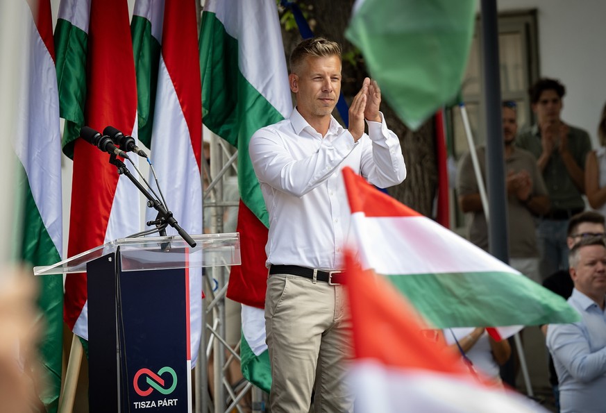epa12312523 Leader of the Hungarian opposition Tisza Party Peter Magyar greets his supporters prior to his speech during St. Stephen&#039;s Day, founder of the Kingdom of Hungary, in Pannonhalma, Hung ...