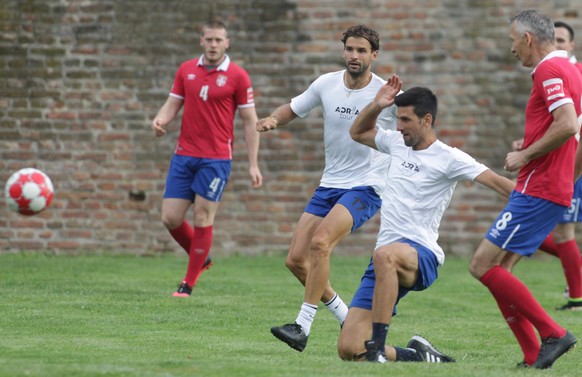 11.06.2020 BelgradeSerbia men s tennis Grigor DimitrovC Bulgaria, Novak DjokovicR during football exibition match pre Adria Tour tournament : PUBLICATIONxNOTxINxSER