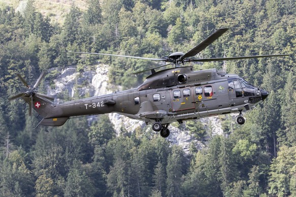 epa05515458 A military helicopter in search for a missing F/A-18-plane of the Swiss military, in Meiringen, Switzerland, 30 August 2016. The wreckage of the missing F/A-18 fighter jet has been found i ...
