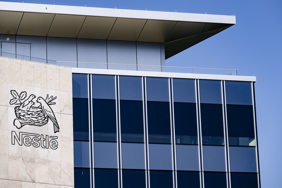 The logo of Swiss food giant Nestle is pictured on the company's headquarters, in Vevey, Switzerland, Saturday, August 24, 2024. (KEYSTONE/Jean-Christophe Bott) Le logo de lentreprise Nestle est  ...