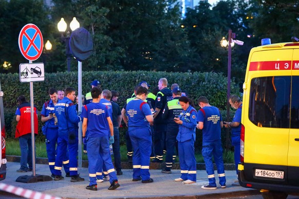 Paramedics gather near a deadly ?explosion at ?a ?restaurant in Moscow, Saturday, Aug. 1, 2026. (Sergei Vedyashkin/Moscow News Agency via AP)
Russia Exposion