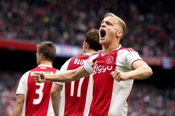 epa07564729 Donny van de Beek of Ajax celebrates scoring the 2-1 goal during the Dutch Eredivisie match between Ajax Amsterdam and FC Utrecht, in Amsterdam, The Netherlands, 12 May 2019. EPA/OLAF KRAA ...