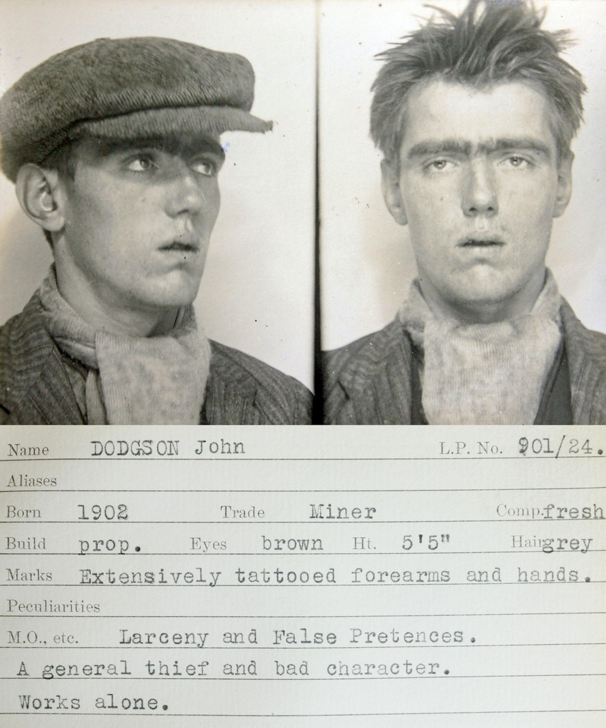 John Dodgson historische polizeibilder mugshots 
https://commons.wikimedia.org/wiki/File:This_mug_shot_comes_from_a_police_identification_book_believed_to_be_from_the_1930s._It_was_originally_found_in ...