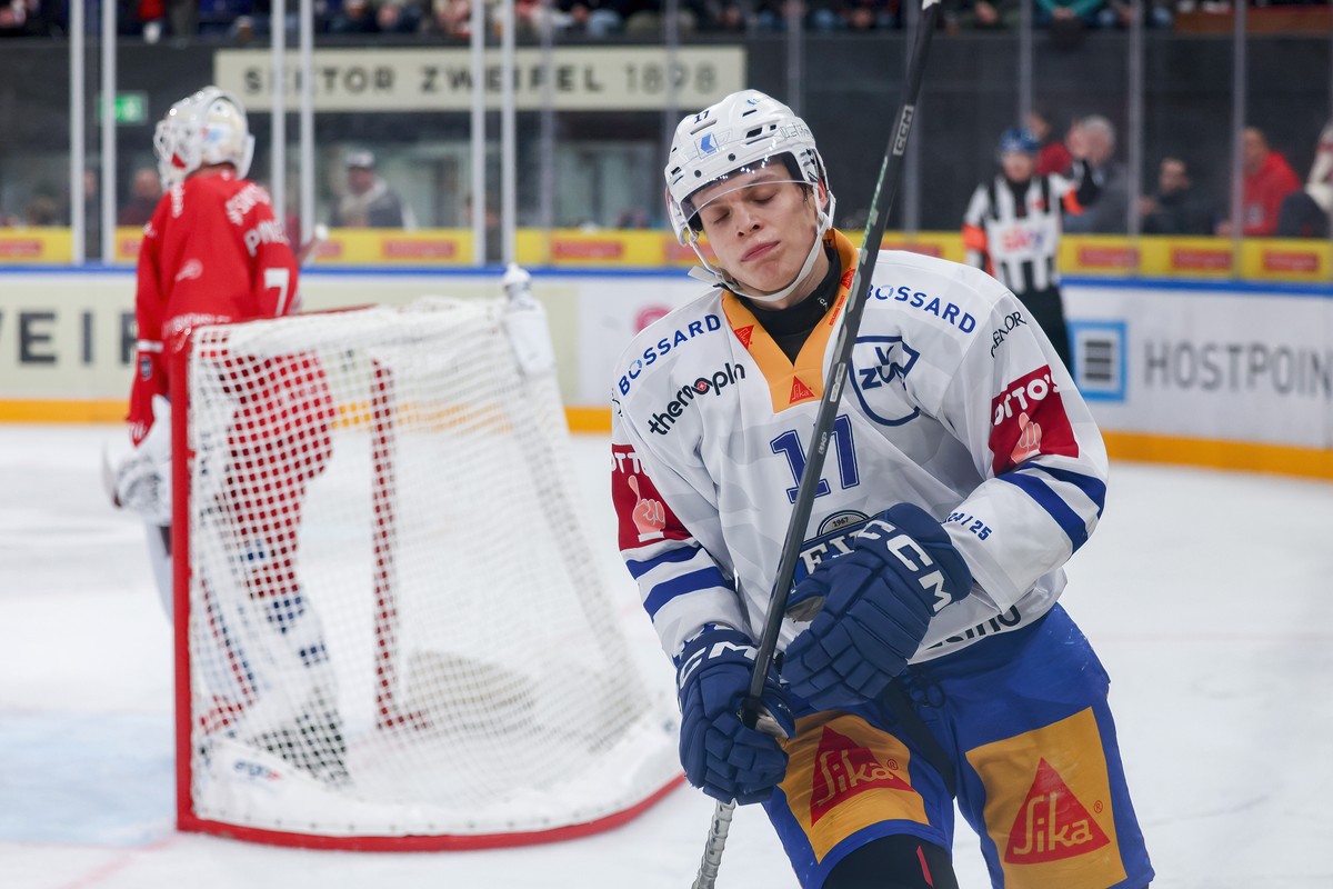 Attilio Biasca (EVZ) reagiert waehrend der Meisterschaftspartie der National League zwischen den SC Rapperswil Jona Lakers und dem EV Zug, am Samstag, den 12. Oktober 2024, im Lido in Rapperswil. (KEY ...