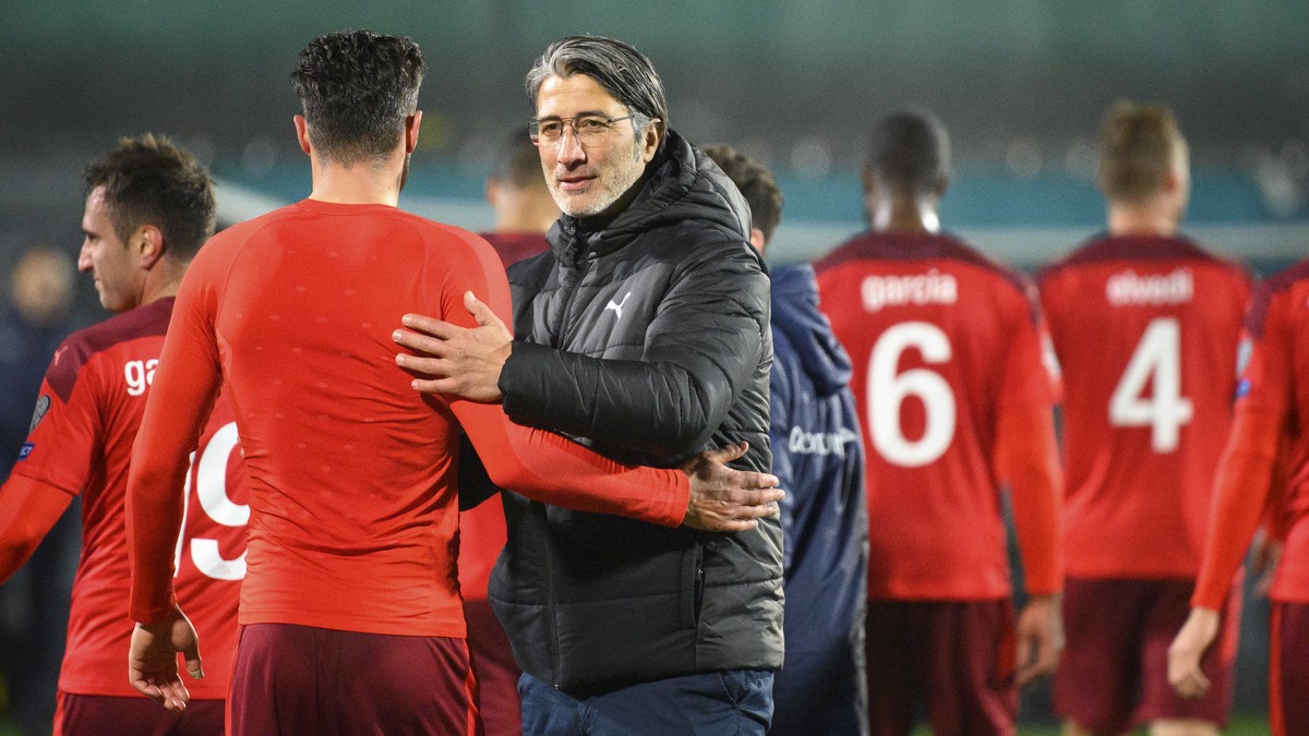 Switzerland's head coach Murat Yakin congratulates his players after the 2022 FIFA World Cup European Qualifying Group C soccer match between Lithuania and Switzerland at LFF stadium in Vilnius,  ...
