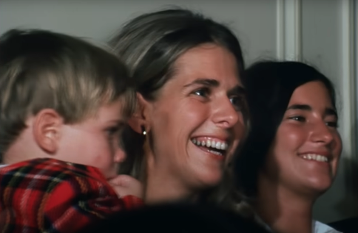 Neilia Biden et leur fils Hunter, en 1972, à l'élection de Joe au sénat américain.