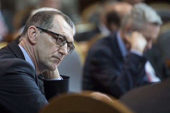 Staenderat Werner Hoesli, SVP-GL, verfolgt die Debatte an der Fruehlingssession der Eidgenoessischen Raete, am Mittwoch, 1. Maerz 2017, in Bern. (KEYSTONE/Peter Schneider)