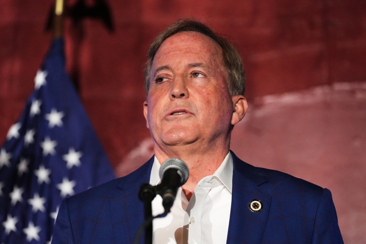 Republican U.S. Senate candidate Texas Attorney General Ken Paxton speaks to attendees at a stop in Allen, Tx., during his campaign's bus tour, Monday, Oct. 19, 2026. (AP Photo/Tony Gutierrez)
Ke ...