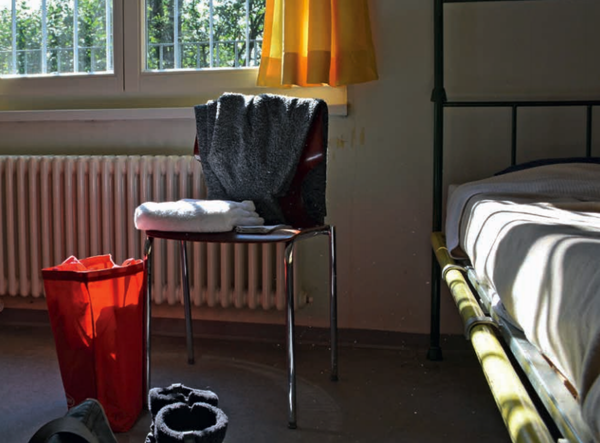 Notschlafstelle Zürich
https://www.stadt-zuerich.ch/sd/de/index/arbeitwohnendrogen/wohneinrichtungen/notschlafstelle/angebot_kosten.html