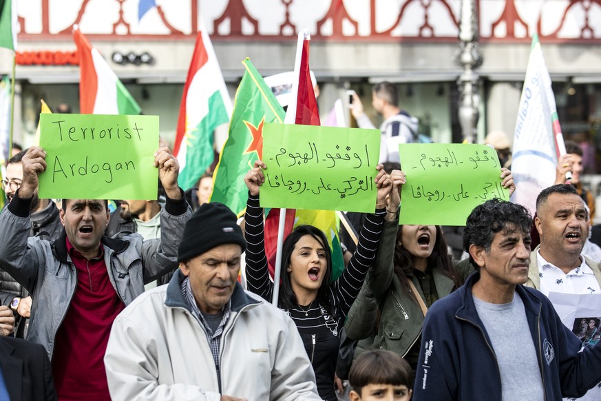 Demonstration gegen den Krieg in Nord Syrien, fotografiert am Samstag, 19. Oktober 2019, in Luzern. (KEYSTONE/Alexandra Wey)