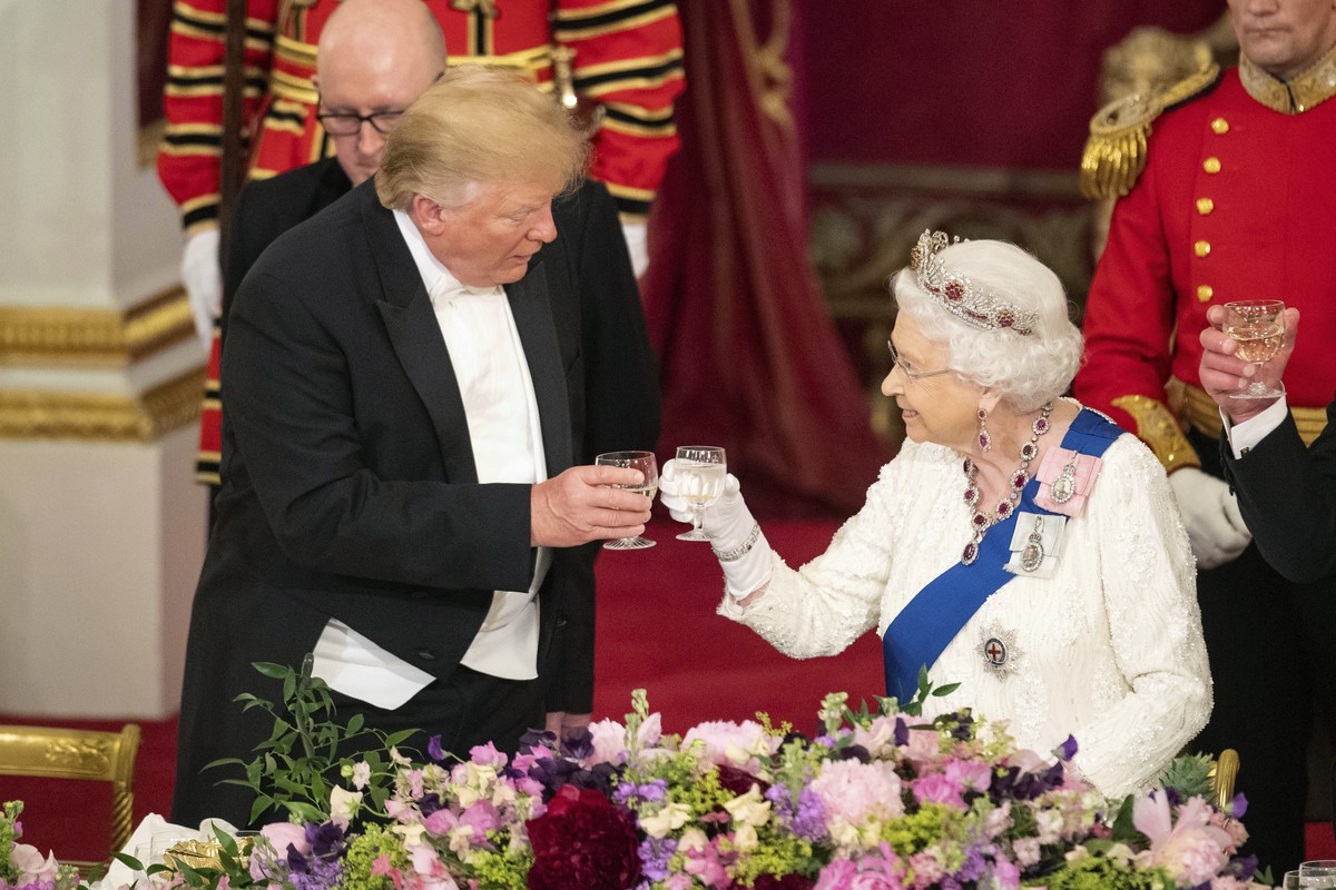 US President Donald Trump, left and Queen Elizabeth II make a toast during the State Banquet at Buckingham Palace, in London, Monday, June 3, 2019. Trump is on a three-day state visit to Britain. (Dom ...
