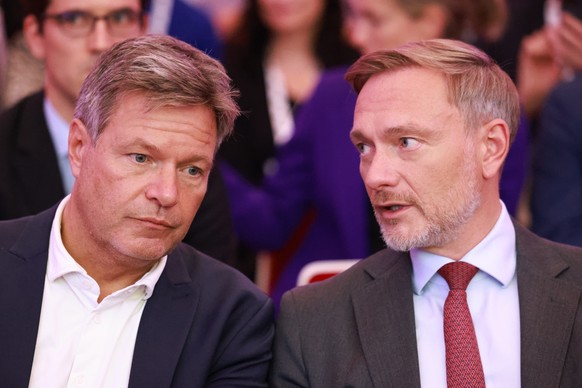 epa11610142 German Finance Minister Christian Lindner (R) and German Minister for Economy and Climate Robert Habeck (L) talk during the Startup Germany Summit in Berlin, Germany, 17 September 2024. Th ...