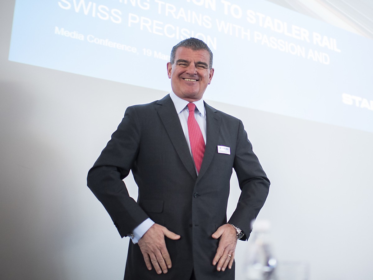 Stadler Rail-Verwaltungsratspräsident Peter Spuhler kann sich kurz vor dem Börsengang über den grössten Auftrag der Firmengeschichte aus den USA freuen. (Archiv)