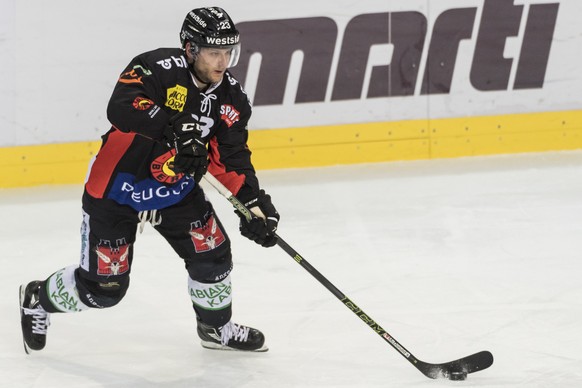 ZUM EISHOCKEY PLAYOFF-VIERTELFINAL ZWISCHEN DEM SC BERN UND DEM EHC BIEL STELLEN WIR IHNEN FOLGENDES BILDMATERIAL ZUR VERFUEGUNG - SC Bern Stuermer Simon Bodenmann im Eishockey Meisterschaftsspiel der ...