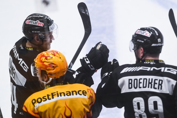 Lugano&#039;s player Jani Lajunen, center, celebrates with team mate the 1-0 goal, during the preliminary round game of National League A (NLA) Swiss Championship 2020/21 between HC Lugano and SC Rapp ...