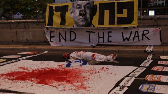 &lt;p&gt;«End the War»: Eine Protestaktion vom Sonntag, 17. August, in Tel Aviv. Die Demonstrierenden fordern die sofortige Freilassung der von der Hamas festgehaltenen Geiseln und appellieren an die  ...