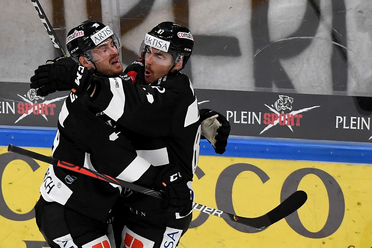 Lugano's player Dario Buergler right celebrates the 1-0 goal with Lugano's player Mikkel Boedker left, during the preliminary round game of National League A (NLA) Swiss Championship 2020/21 ...