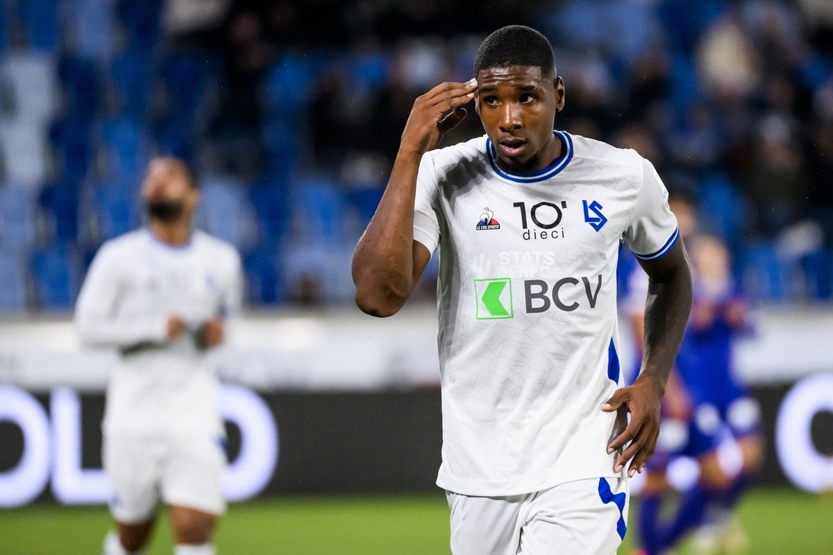 Joie de l'attaquant lausannois Brighton Labeau, apres le deuxiem but lors de la rencontre de football de Challenge League entre FC Lausanne-Sport et FC Thun le vendredi 21 octobre 2022 au sade de ...