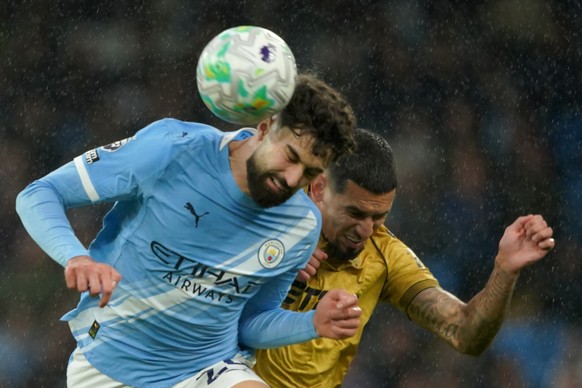 Daniel Munoz i Crystal Palace, djathtas, dhe Josko Gvardiol i Manchester City sfidojnë për topin gjatë ndeshjes së futbollit në Premier League angleze midis Manchester City dhe Crystal Palace në ...