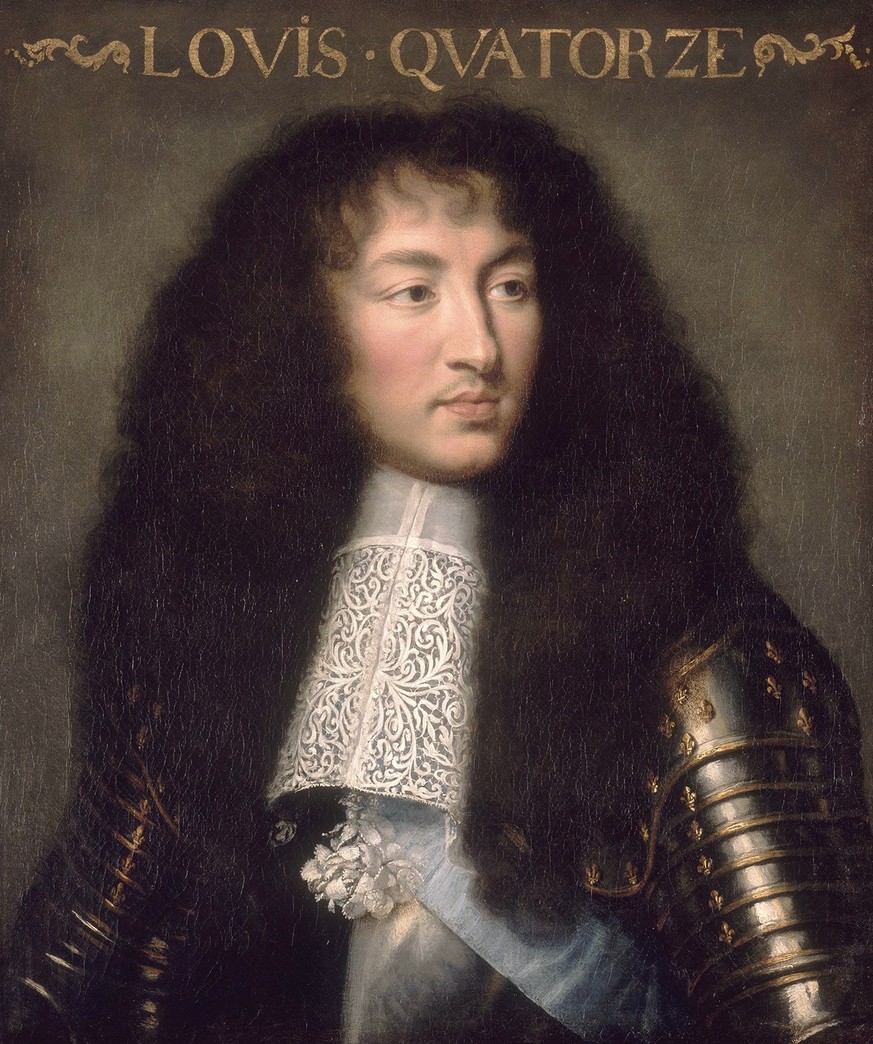 Machte die lange, volle Lockenmähne zum männlichen Schönheitsideal: Ludwig XIV. in einem Porträt von 1661. Sein Naturhaar liess er zu jener Zeit bereits durch Fremdhaarteile ergänzen.
https://de.wikip ...