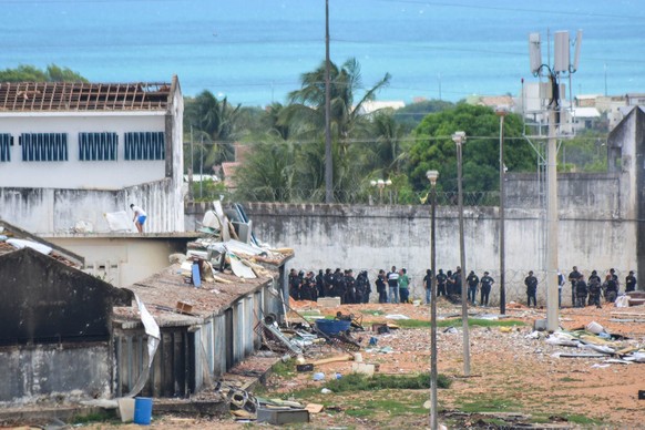 epaselect epa05719479 General view of authorities inside the Alcaçuz prision in Natal, northeast of Brazil, on 15 January 2017. Brazilian Military Police has retaken control of the state penitenciary  ...