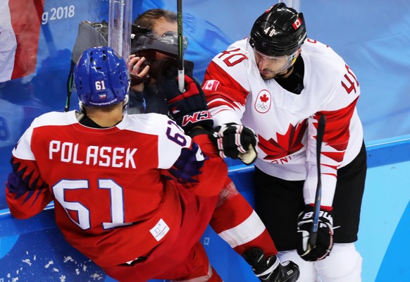 epa06560809 Maxim Lapierre (R) of Canada in action against Adam Polasek of Czech Republic during the Men&#039;s Ice Hockey bronze medal game between Czech Republic and Canada at the Gangneung Hockey C ...