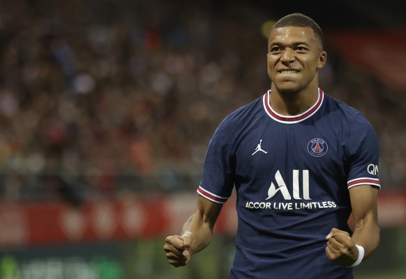 epa09435971 Paris Saint-Germain&#039;s Kylian Mbappe celebrates after scoring the 1-0 lead during the French Ligue 1 soccer match between Stade Reims and Paris Saint-Germain (PSG) at Stade Auguste-Del ...