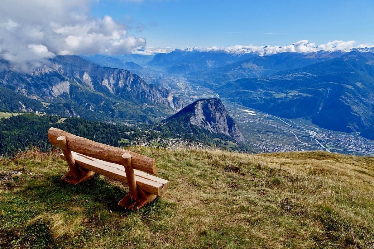 Rauszeit Schönste Aussichtsbänkli der Schweiz Aussichtssitzbank Sitzbank La vie en jaune Ovronnaz