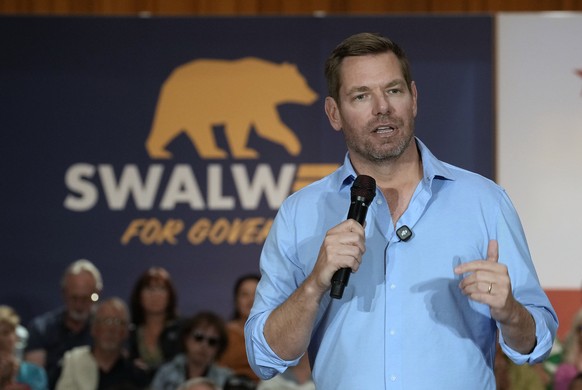 California gubernatorial candidate, Rep. Eric Swalwell, D-CA appears at a town hall meeting in Sacramento, Calif., Tuesday, April 7, 2026. (AP Photo/Rich Pedroncelli)
Eric Swalwell